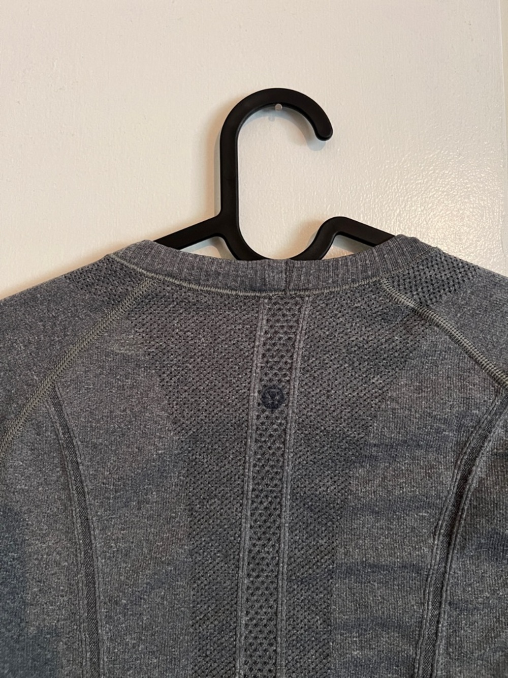 Lululemon Swiftly Tech 2.0 Short Sleeve Tee Heathered Grey - Size 8 - Picture 3 of 5